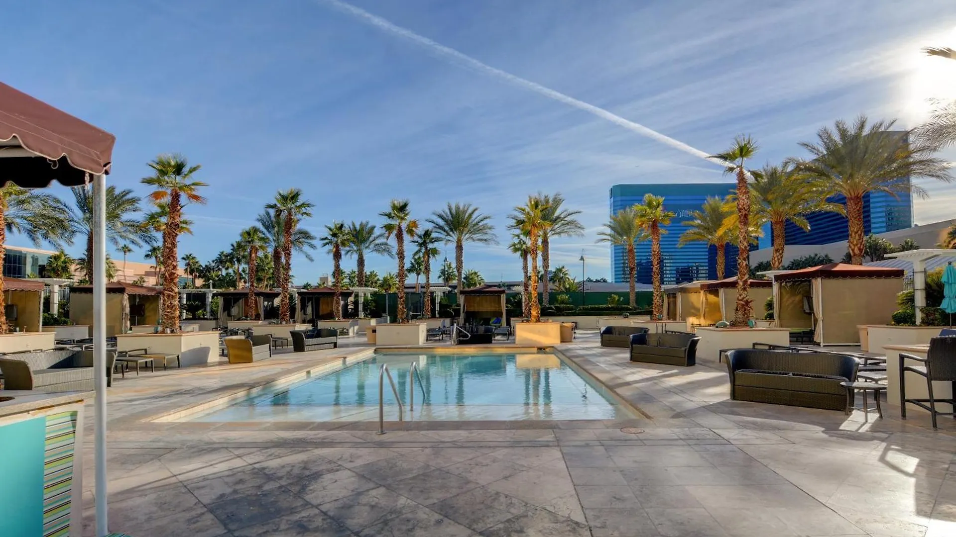 Eclipse Studio At Mgm Signature Tower 3 Balcony Strip View F1 Track View Las Vegas USA